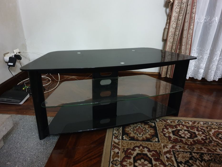Movel de TV metálico e vidro, como novo