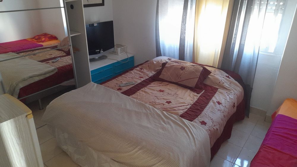 Aluga se  dois quarto um de casal e outro solteiro