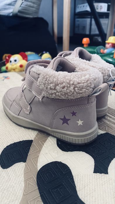 Демісезонні черевики на дівчинку