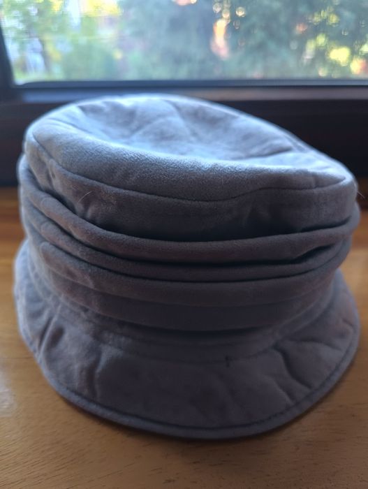 Kapelusz damski rozmiar 57 cm.