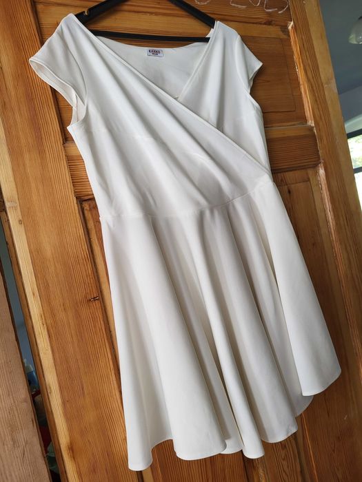 Biała sukienka r. 46/48