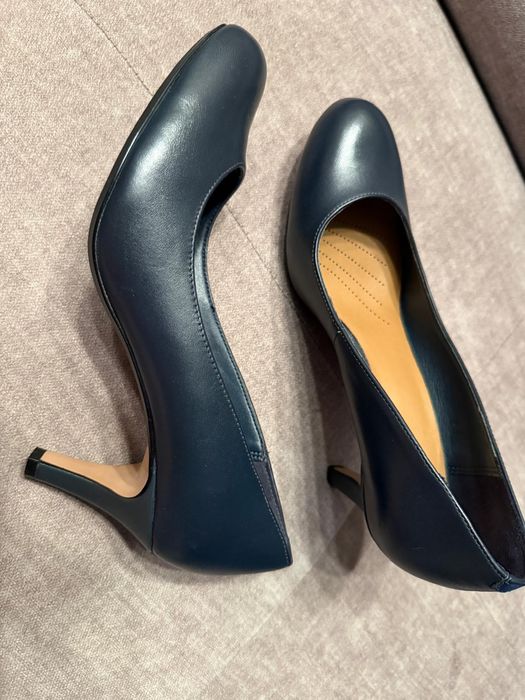 Czółenka Clarks skórzane granatowe nowe 39