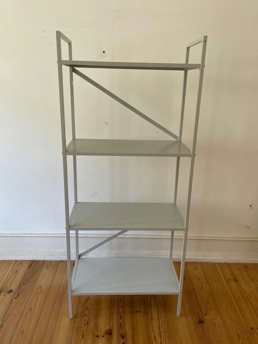 Estante de metal do Ikea