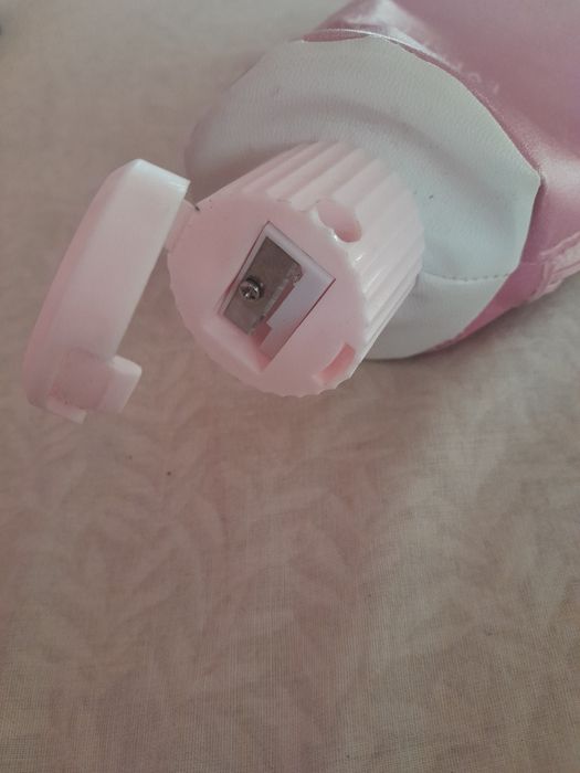 Estojo Rosa Morango com afia lápis