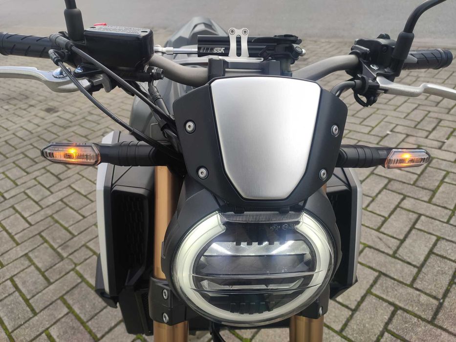 Honda cb650r 6000km 1300€ de extras
