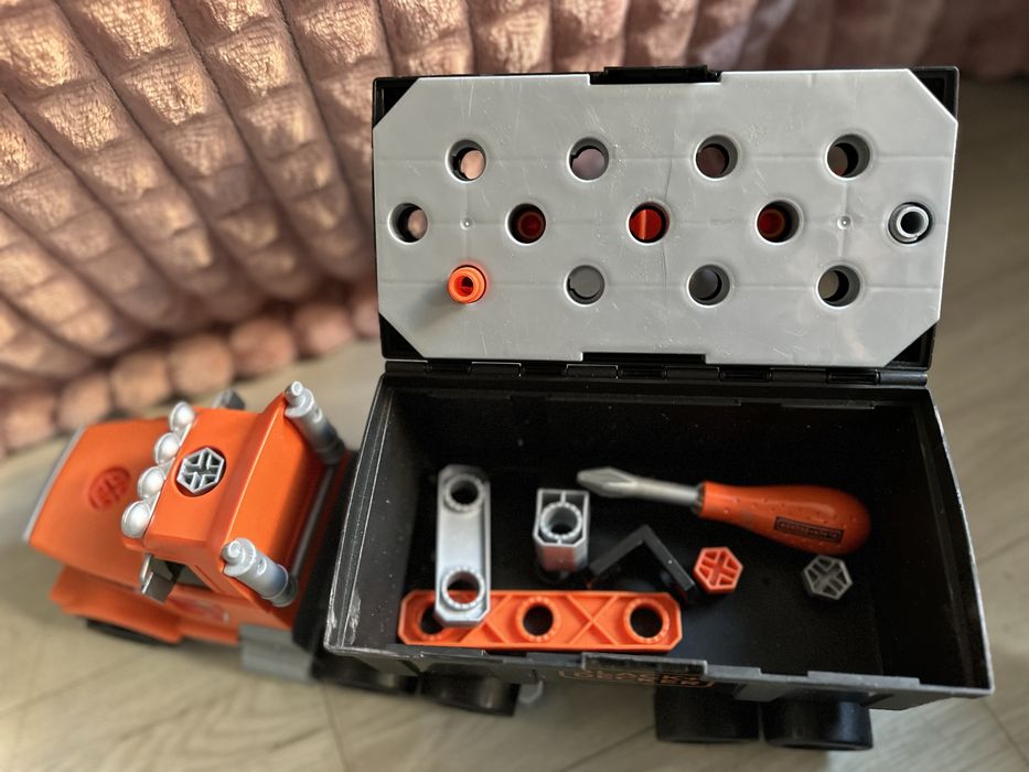 Smoby black&decker ciezarowka 3 w 1 narzedzia dzwig