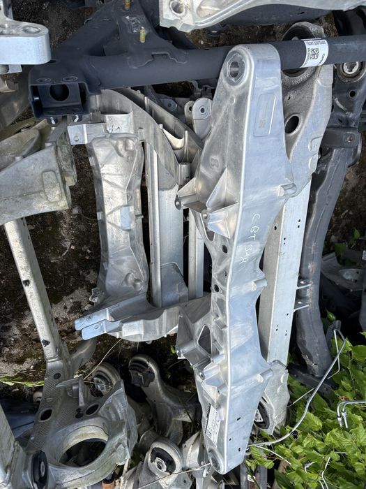 Задній підрамник Tesla Cybertruck
