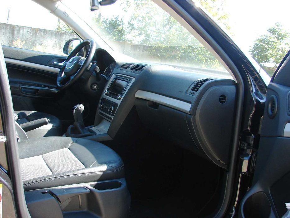Skoda Octavia 1.8 TSi механика 6-ст 2011 год (максимальная комплектация)