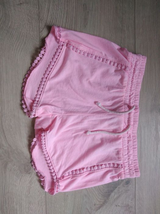 Spodenki roz. 152 NOWE