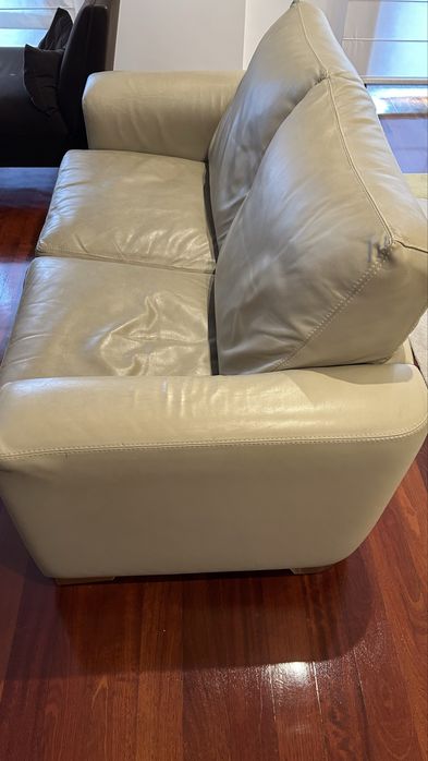 Sofá em Pele Bom Estado