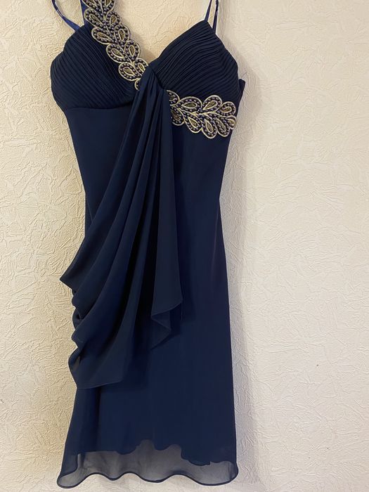 Плаття святкове синє з золотистим оздобленням, розмір М