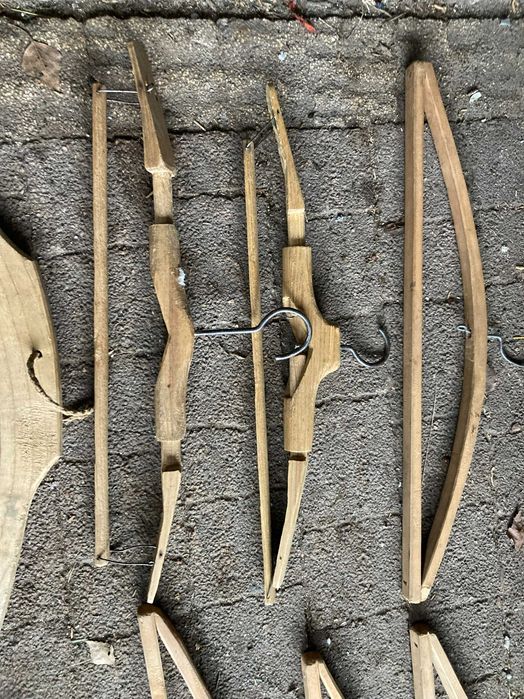 stare drewniane wieszaki