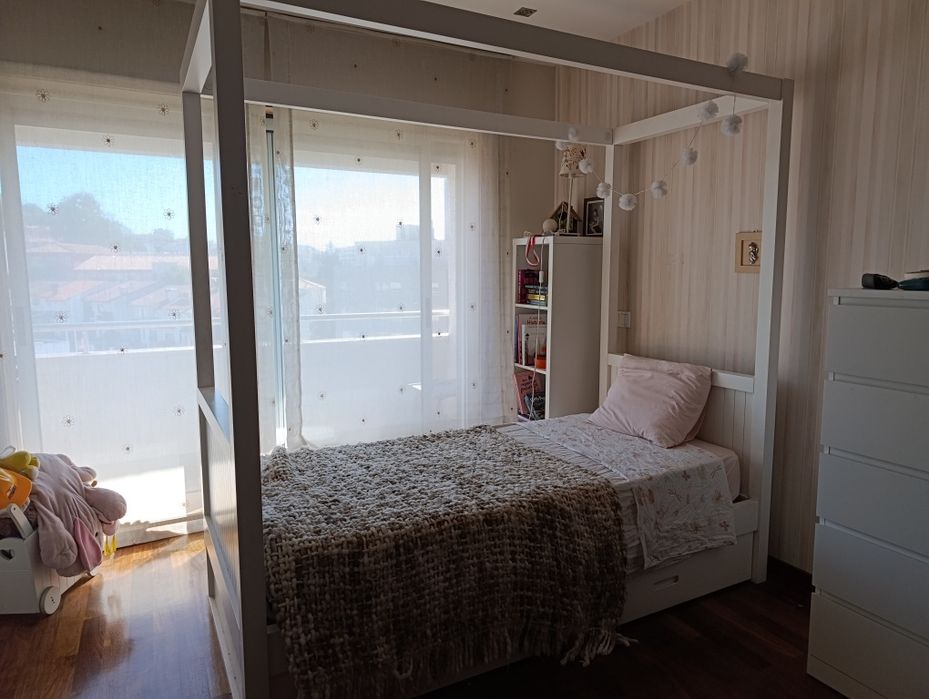 Cama individual com dossel + estrado + colchão | LINDA PARA QUARTO DE MENINA