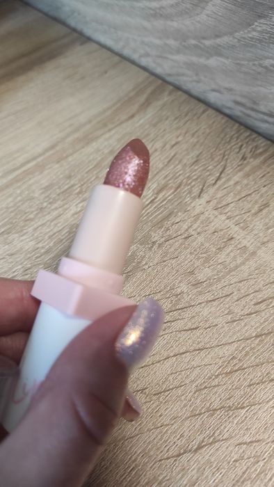 Szminka do ust z drobinkami