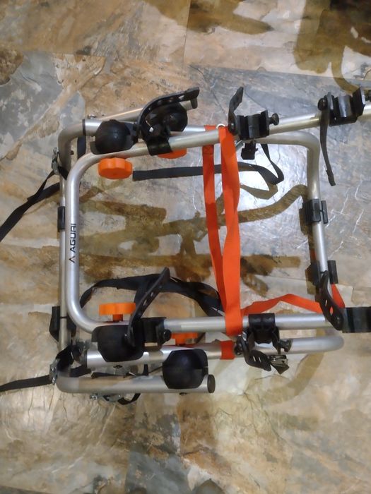 Bagażnik rowerowy na 3 rowery klapę tylną .