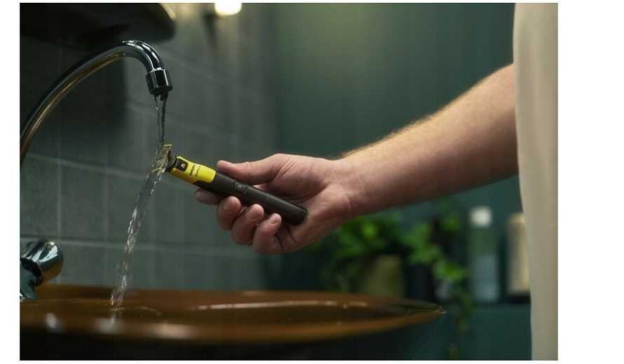 тример бритва Philips OneBlade 360 ​​з жорстким футляром QP4631/65