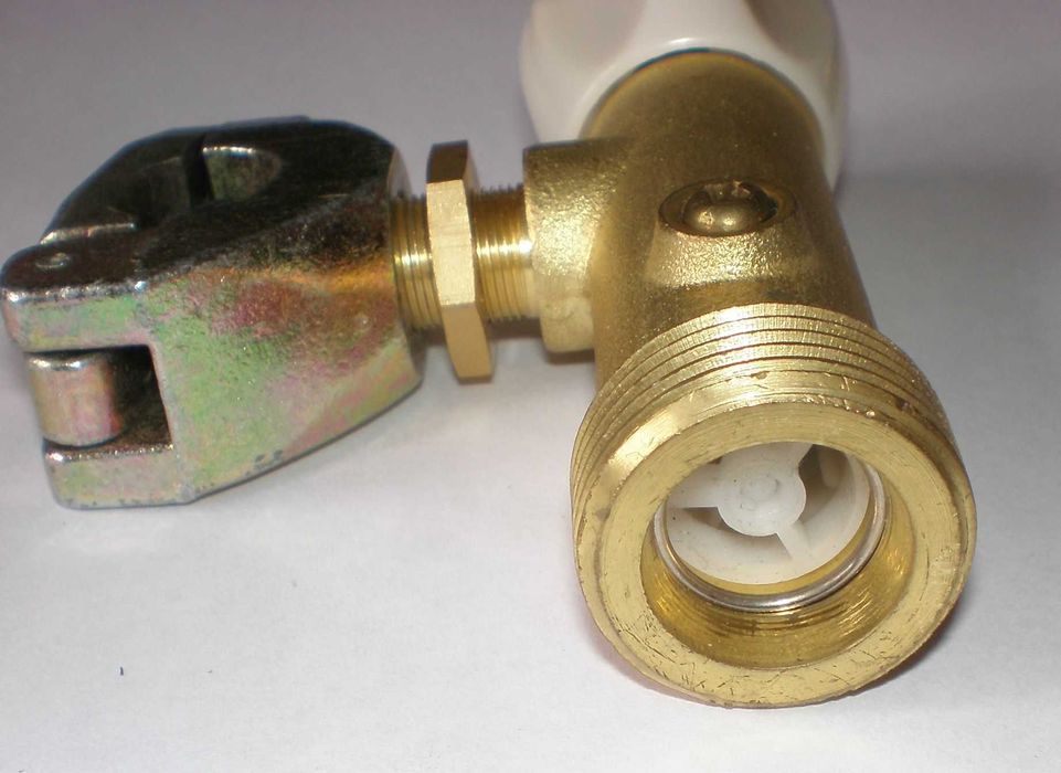 Кран поливальной  системы сада, газона.