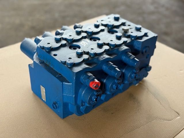 nowy rozdzielacz hydrauliczny REXROTH 3 sekcje