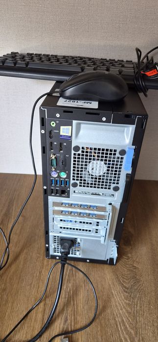 Computador PC Dell OptiPlex 7050 Tower + Teclado e Rato – Windows