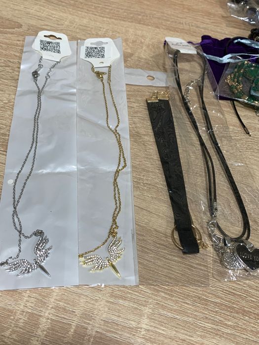 Лот качественной бижутерии, 50 штук.