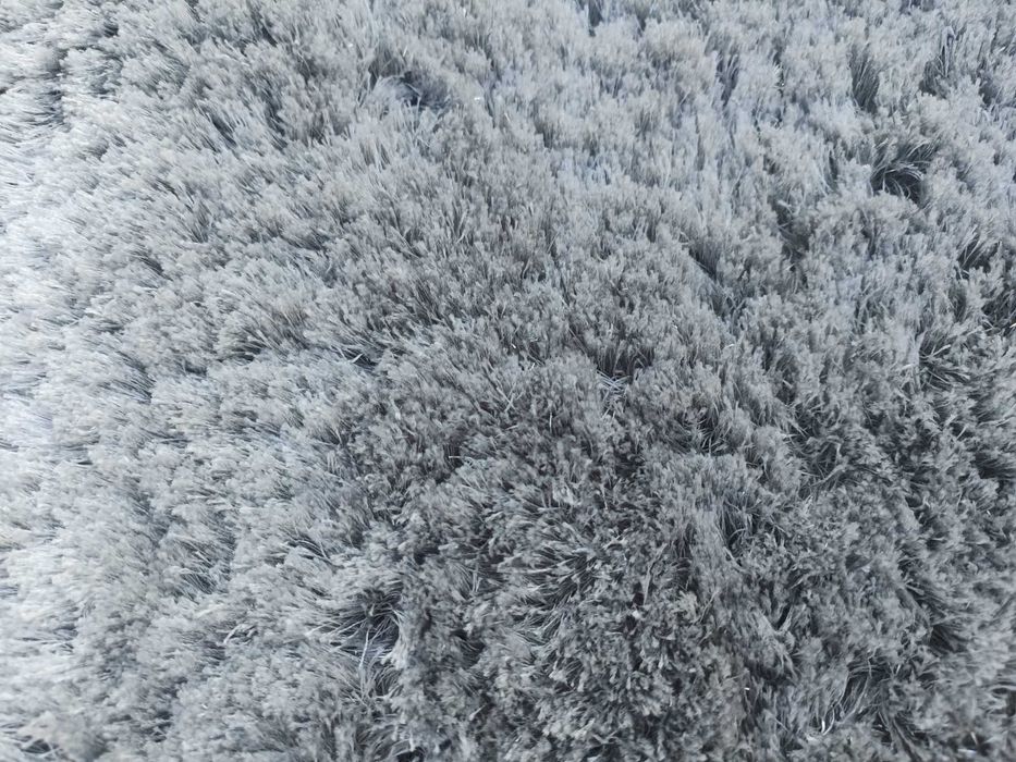 Carpetes duas pretas, duas Lilás, são de pelo e têm brilhantes, novas