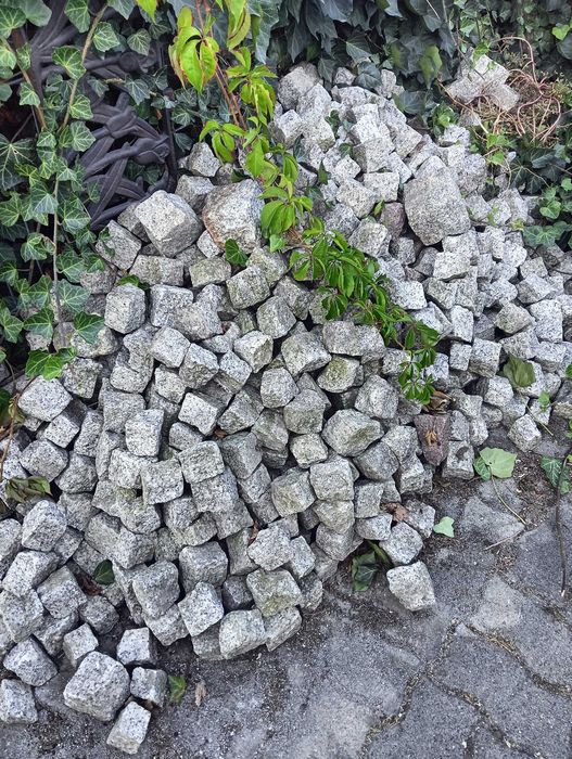 Kostka granitowa łupana