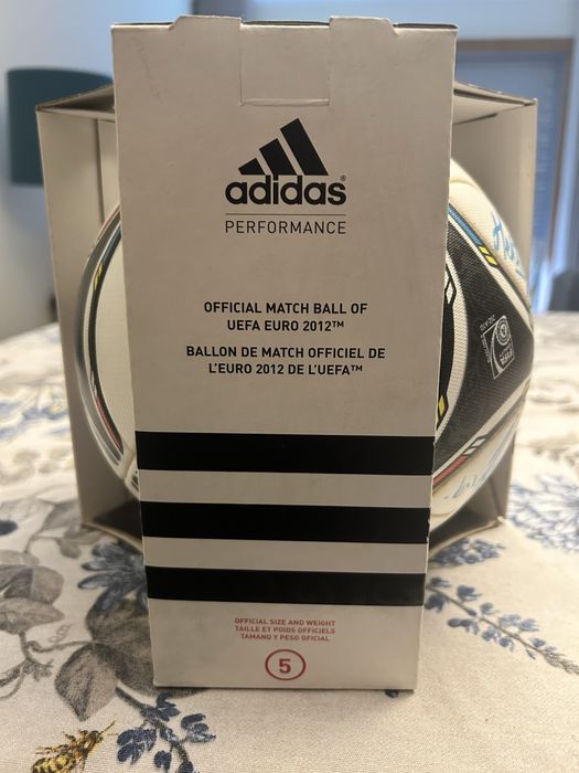 Bola Tango 12 oficial assinada pelo plantel do FCP do ano 2011/2012