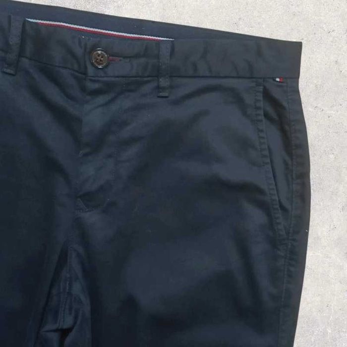 Tommy Hilfiger granatowe chinosy W30L30