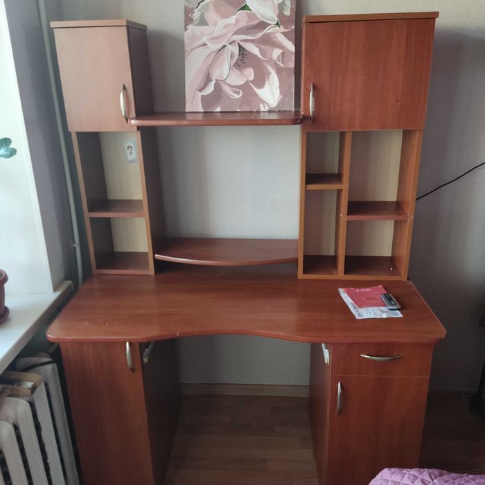 Комп'ютерний стіл