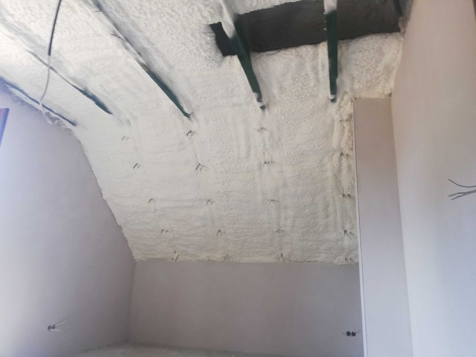 Ocieplanie pianą PUR , ocieplanie poddasza, sufitów, izolacja pianą