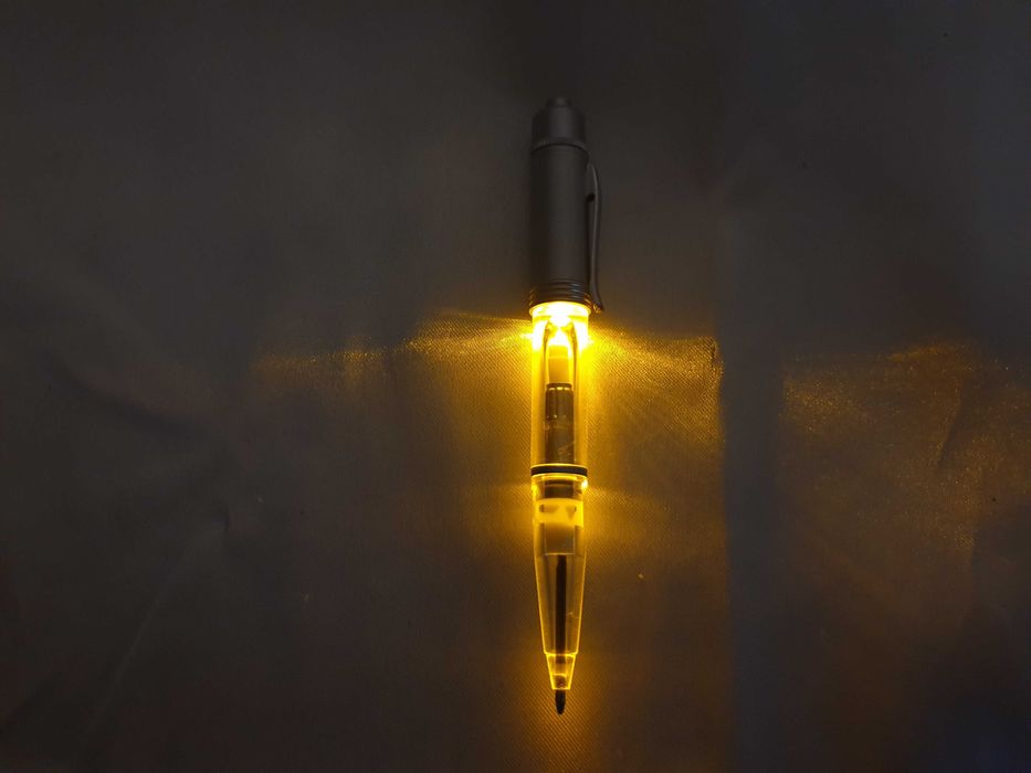 Esferográfica com Luz Incorporada - Vintage Rara e Coleccionável