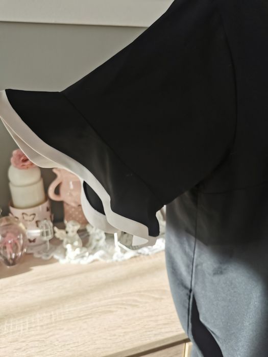 Urocza Mała Czarna XL 42