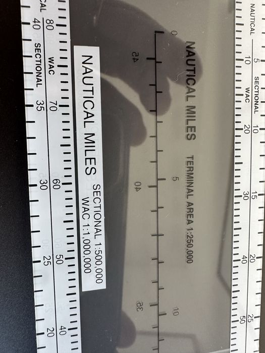 Plotter de Azimute Rotativo para cartas de Aviação