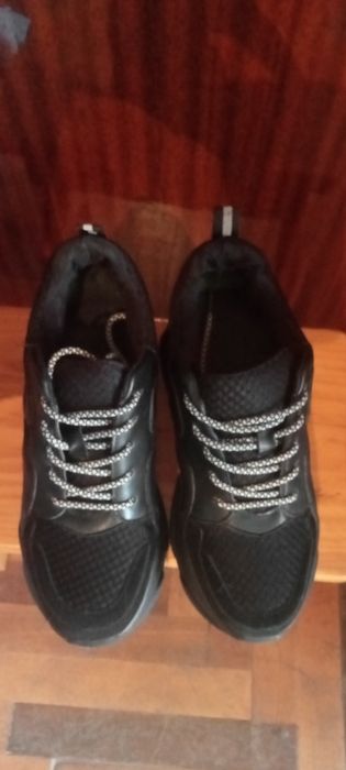 Продам кросівки в гарному стані