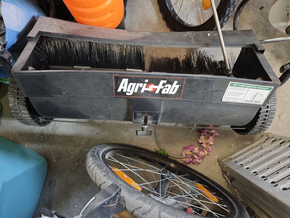 Zamiatarka liści agri fab