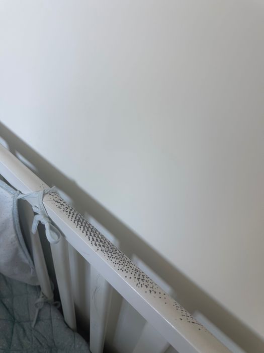 Vendo berço Ikea SUNDVIK com pouco uso + colchão para o berço e todos os lençóis, resguardos e proteções