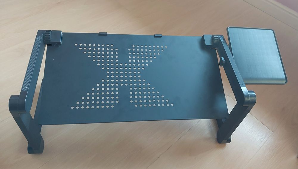 Suporte para portátil super-ajustável e com suporte para rato/telemóve