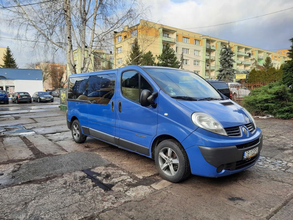Wynajem 9-osobowego busa