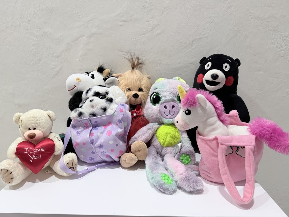 Мʼякі іграшки, майже не грані.