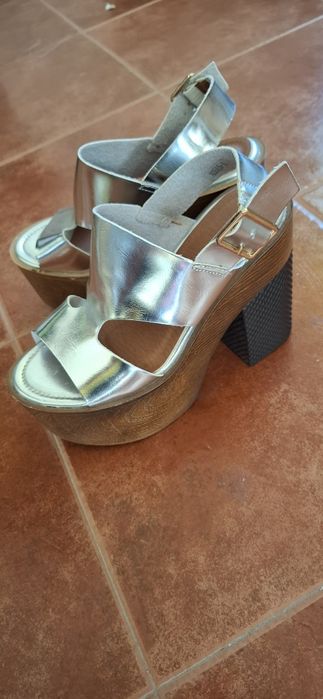 Sandalias prateadas 13cm altura compensadas