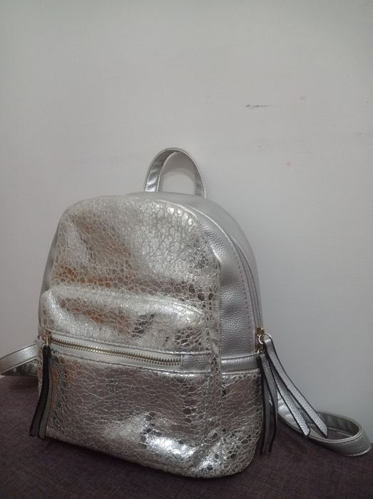 Mochila cinzenta