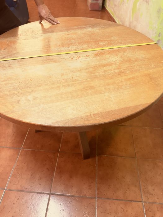 Mesa em madeira maciça