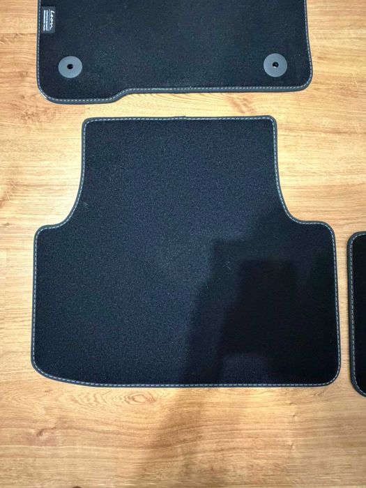 Komplet oryginalnych dywaników materiałowych Seat Leon ST