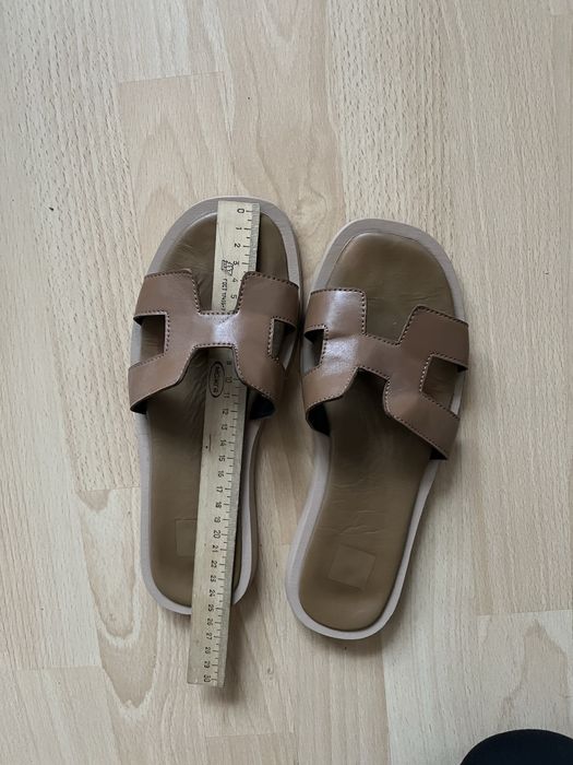 Шкіряні шльопанці