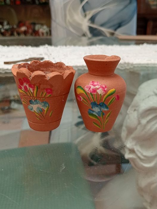Miniaturas em barro pintadas á mão