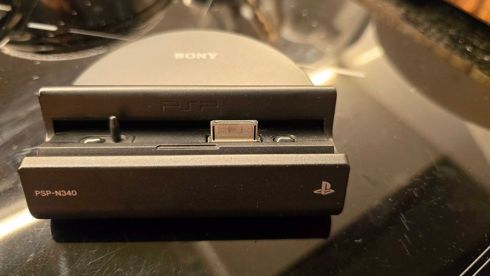 PSP Go Cradle / Dock64354197371905121