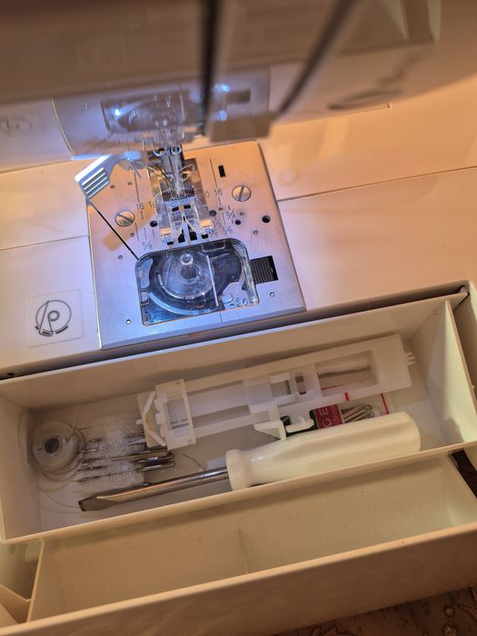 Комп'ютерна швейна машинка