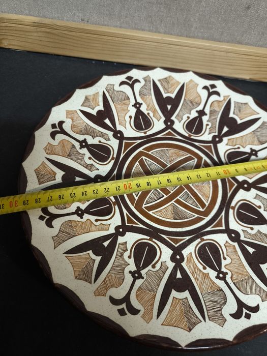 Prato Cerâmico Vintage - Motivos Geométricos
Prato de parede em cerâmi