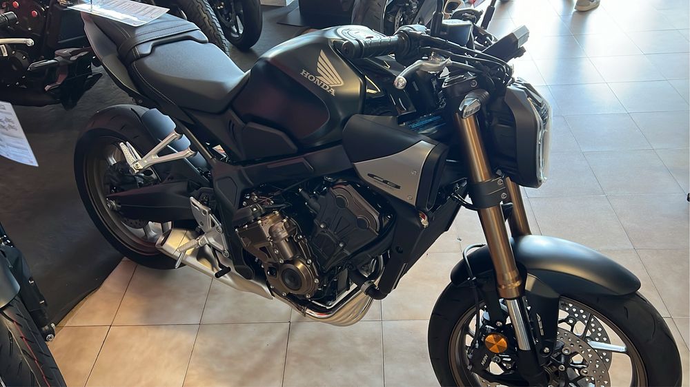 Vendo Honda CB650R E-Clutch