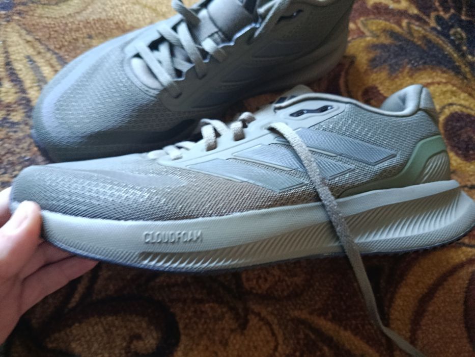 Оригинальні кросівки adidas. Нові!